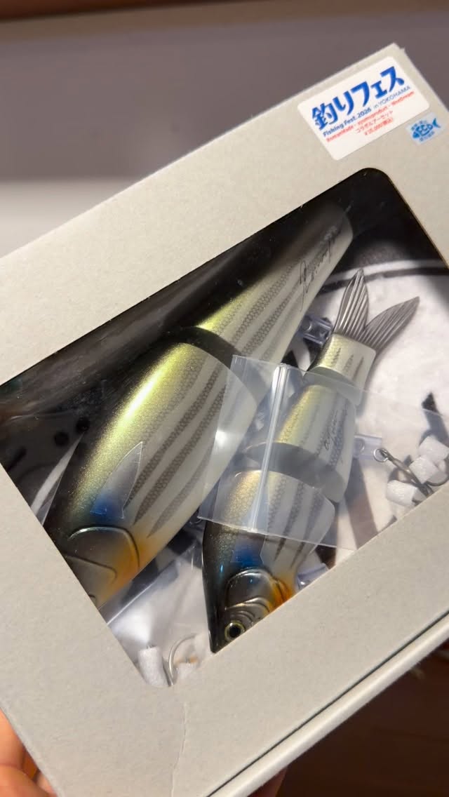 Vídeo novo no nosso canal Youtube em 10 min, 8h00 em ponto.
Dia 2, parte 2, @tsurifest . Pra acompanhar o café da manhã ou o churrasco do final de semana!
Acima as jóias que adquirimos nesse segundo dia de evento. Coisas que amamos e que traremos futuramente pros nossos clientes apaixonados por tralha de qualidade e exclusividade únicas.