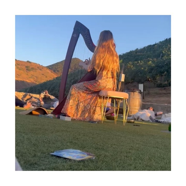 I had the most beautiful and transformative sound bath healing in the Malibu mountains at @cielofarms last night while the sun was setting. Walked away feeling a brand new being. Healing by @zeraphinaquenby 🥰 Sound healing is so powerful!! ❤️
#soundhealing #malibu #healing #beautiful