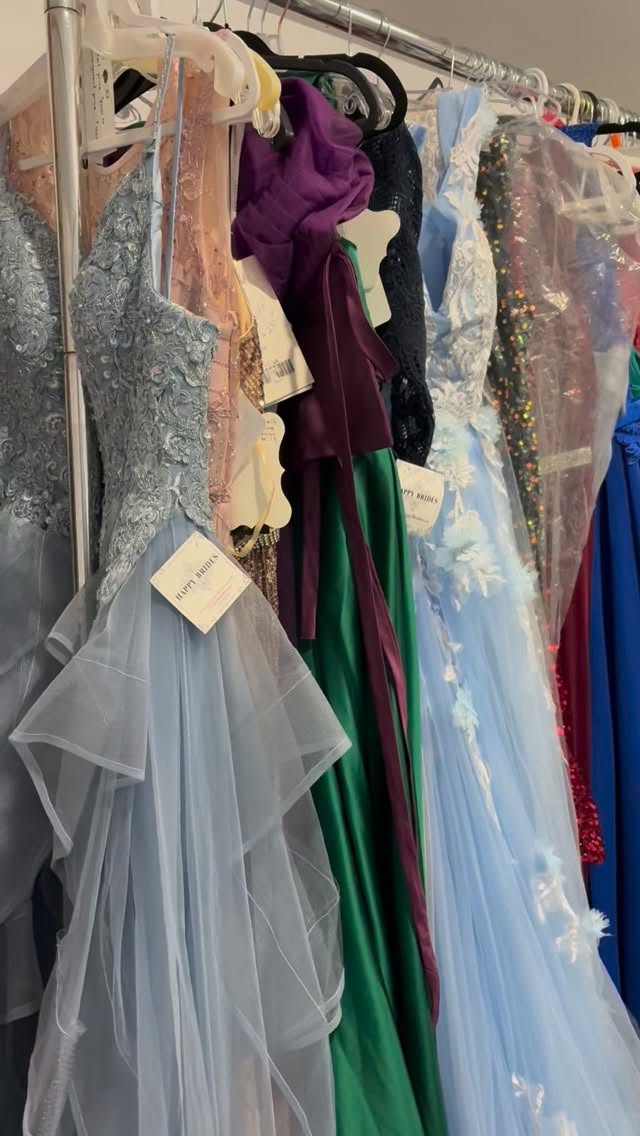 Grad 2026
• Make an entrance without
overspending. Our grad dresses are stylish, confidence-boosting, and budget-friendly. Book your try-on now or share this with a grad student. www.sewrenitycreations.com #ecofriendlyfashion #consignment #DreamDress #GraduationVibes #GraduationDresses