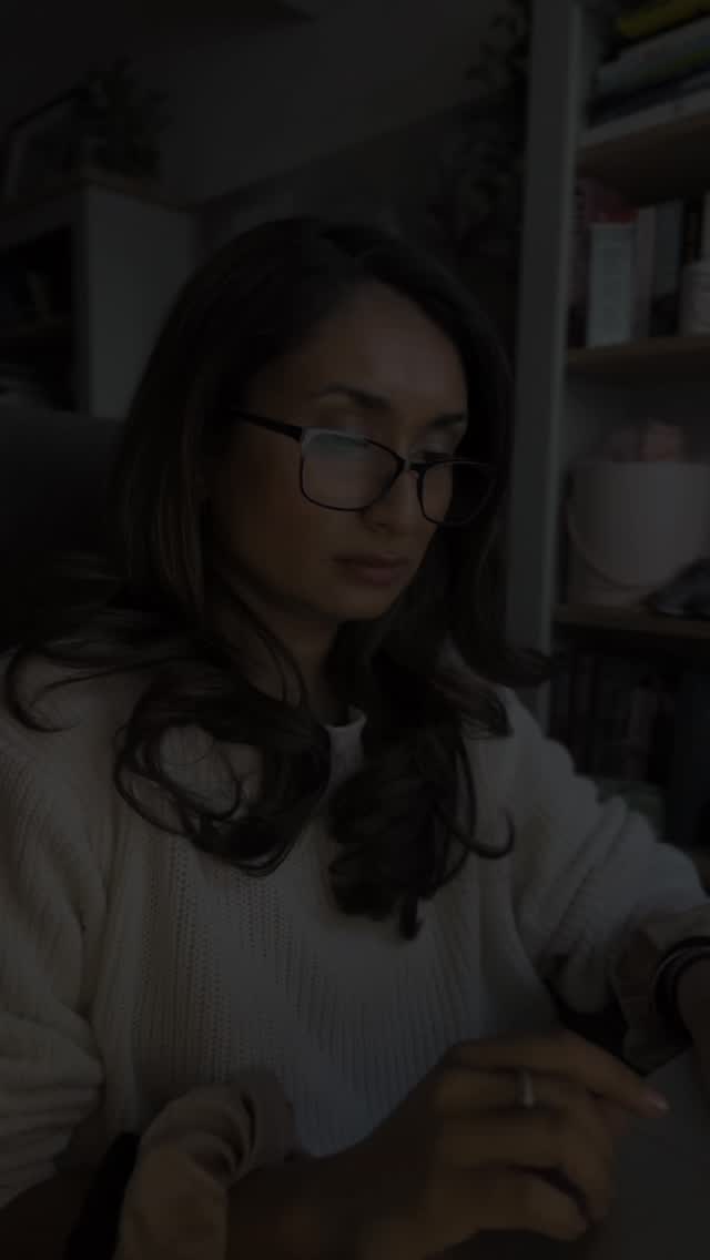 ⏳How long does it take to get pregnant on average in the UK?
Fertility doesn’t drop off overnight — but it does change gradually with age.
In the UK, the average time to conceive naturally moves from:
🔹 3–4 months in your 20s
🔹 4–5 months by your early 30s
🔹 5–6 months in your late 30s
🔹 And up to 7–8 months by early 40s
These aren’t deadlines — they’re simply helpful data points.
Understanding how timelines shift can guide realistic planning, reduce anxiety, and empower better decisions — whether you’re trying now, considering it soon, or just want to stay informed.
PMID: 32696041, 10859042, 19502575, 40678037, 23315065, 24286786
#ttcuk