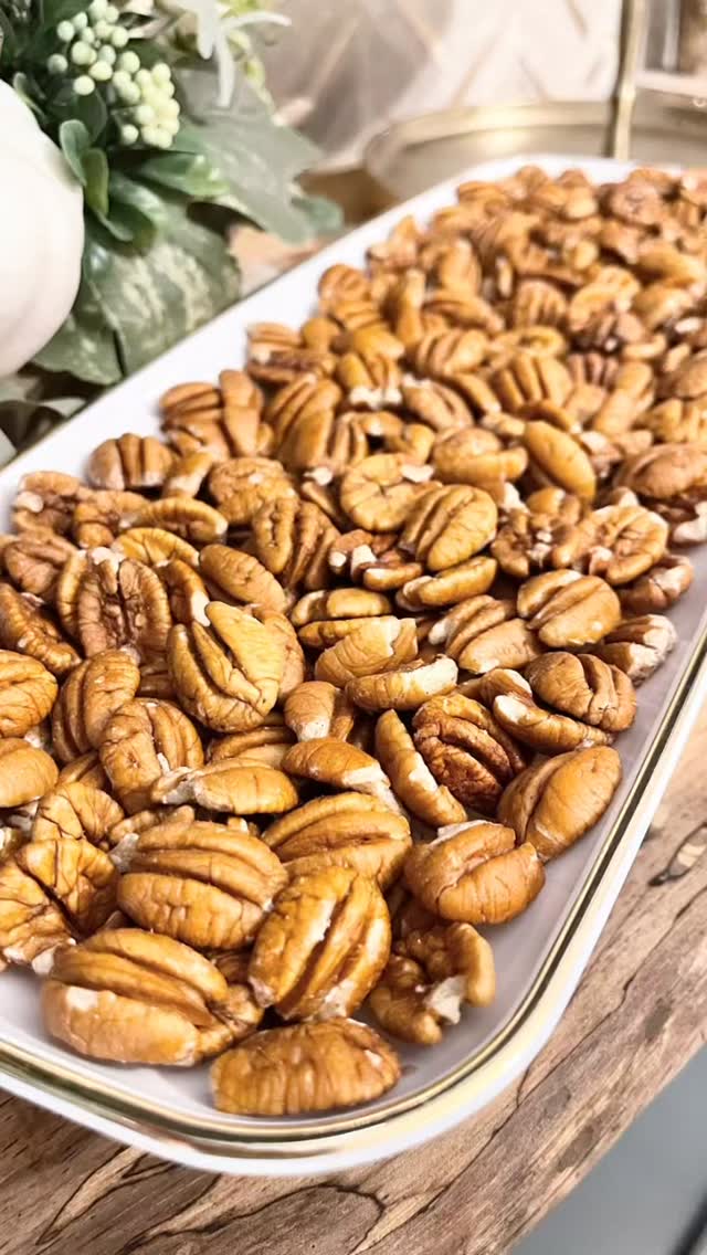 Valentines Day is near! All of our chocolate, praline, and plain pecans are on sale! Get your order in to get in time for the big day! Visit www.godwinpecans.com to order!
#farmfresh #pecans #southga #georgiagrown #valentinesday