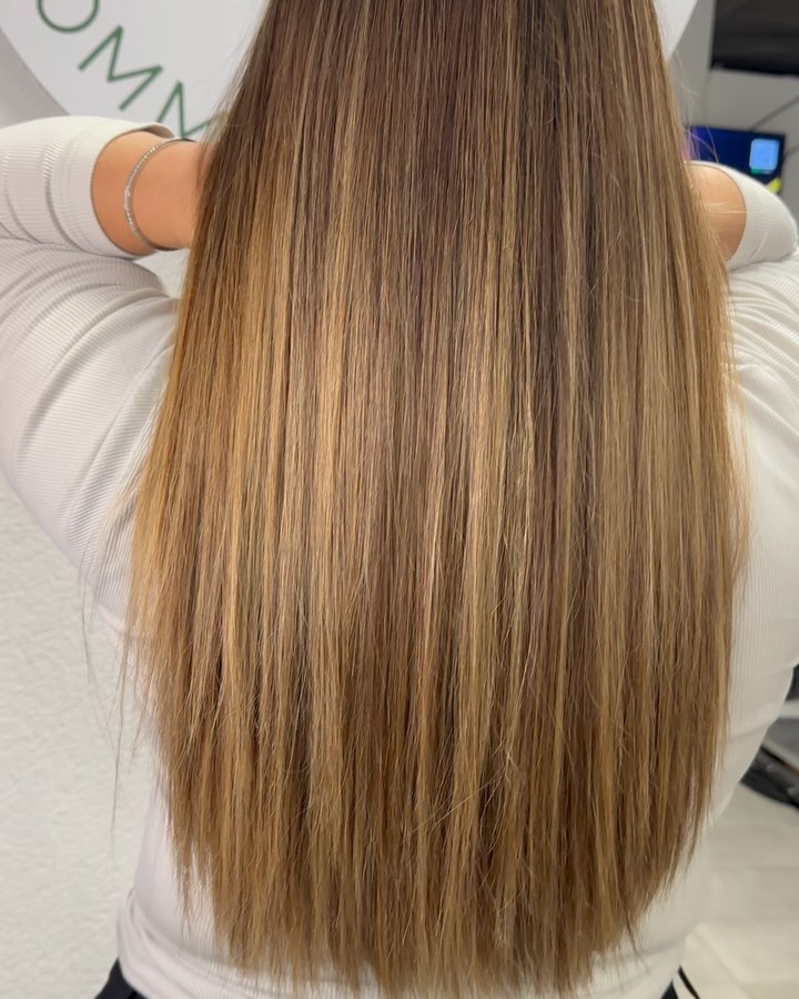 L&L Coiffure mixte. By @kati.ahair #gloss #plating #wella #wellahair #wellaeducation #wellacolor #wellaprofessional #wellafamily #wellalife #hair