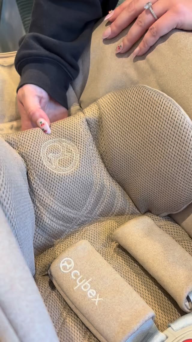 Did you know your baby’s car seat headrest needs adjusting as they grow?
It’s so important to make sure the headrest is at the correct height for your little one.
#carseatsafety #headrest #baby #babysafety #cybex