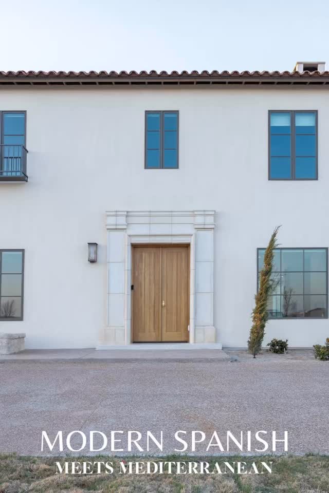 When modern Spanish meets Mediterranean 🤍
Builder: @derekcooperconstruction
Designer: @pddtexas
Subdivision: @sedonalubbock
#ashleyadamsmedia #lubbockphotographer #lubbockrealestate #lubbockrealestatephotographer #westtexasphotographer