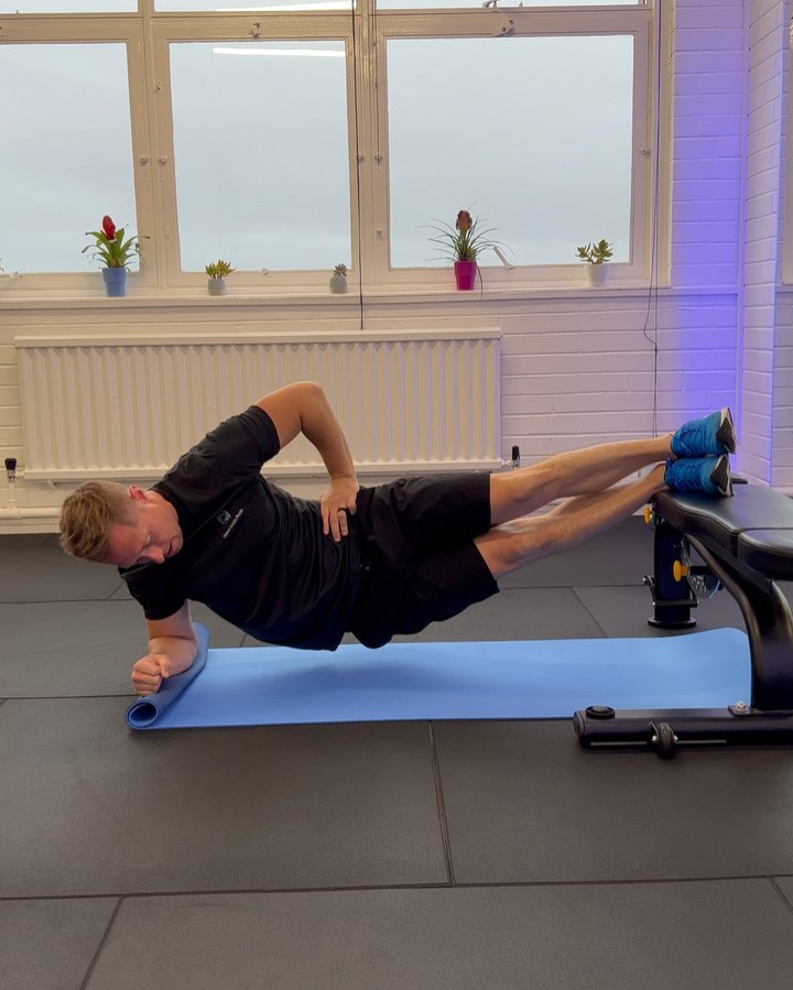 Priming the hips 🦵
🎯 Side plank hip drop (ABDuctors)
🎯 Copenhagen bridge (ADDuctors)
🎯 Single leg side hops (ABD-ADD)
#hips #kineticchain #hipabduction #hipadduction #rehabilitation #physio #coordination #strength #plank #copehagenbridge #belfast #newtownabbey #impacthealthphysio
Thanks @joshmac56