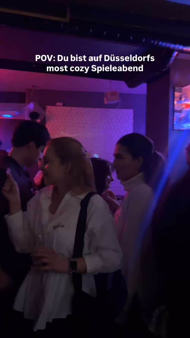 Mit über 50 Leuten einen cozy Spieleabend machen? Lieben wir!
Wie schön war’s heute bitte wieder in der @bar_konvex 🥹💗 Unser Game & Yap ist wirklich zu einem besonderen Highlight für uns geworden, denn spielerisch kommt man einfach super easy in Kontakt mit neuen Leuten und hat dabei noch jede Menge Spaß! Danke an alle, die heute (wieder) dabei waren und den Abend so schön gemacht haben 🃏🎲♣️♟️
#neueleutekennenlernen #socialevents
#offline #düsseldorf #neuefreundefinden