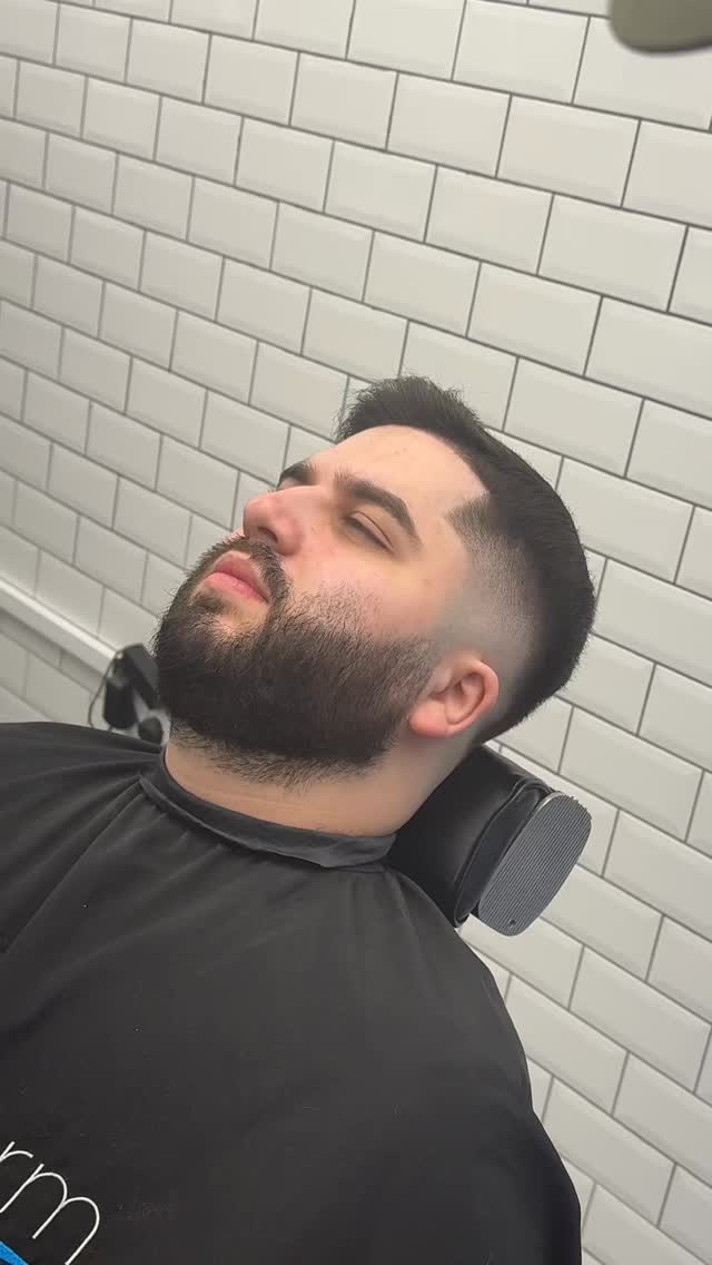 A Beard Trim, Hot Towel Shave. Sensitive Skin!
What Do You Rate This?
#millhillbroadway #northlondonbarber #luxurybarber #beardtrim