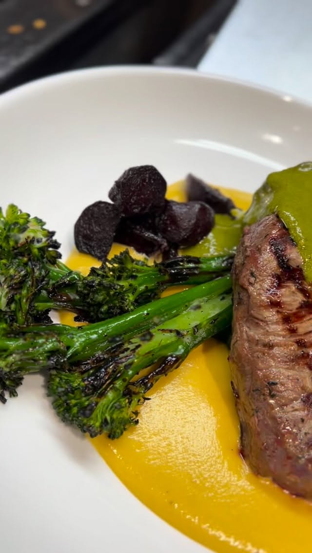 Friday night features are where it’s at - Steak, Pasta, Seafood and more!!!
Check out our socials every Friday to get your sneak peak at each weeks dish🍽️🍻
#fridaynights #kelowna #steak #seafoodtime #pasta