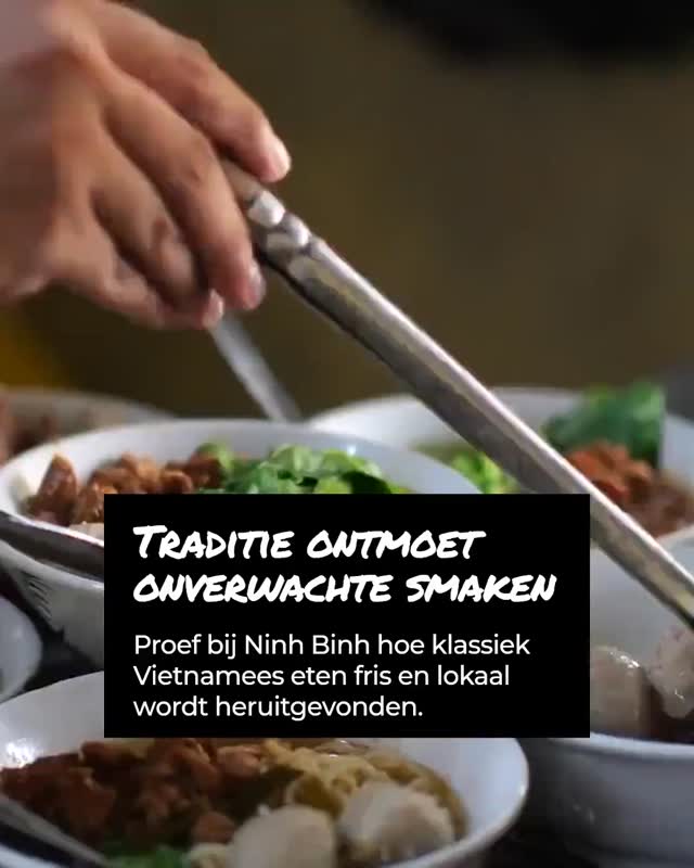 De magie van Vietnam? Het combineren van traditie met verrassende moderne smaken. Bij Ninh Binh Amersfoort geven we klassieke gerechten een frisse twist, met verse, lokale ingrediënten en creatieve technieken.
Durf jij deze smaakreis aan? Reserveer je tafel en proef het zelf!