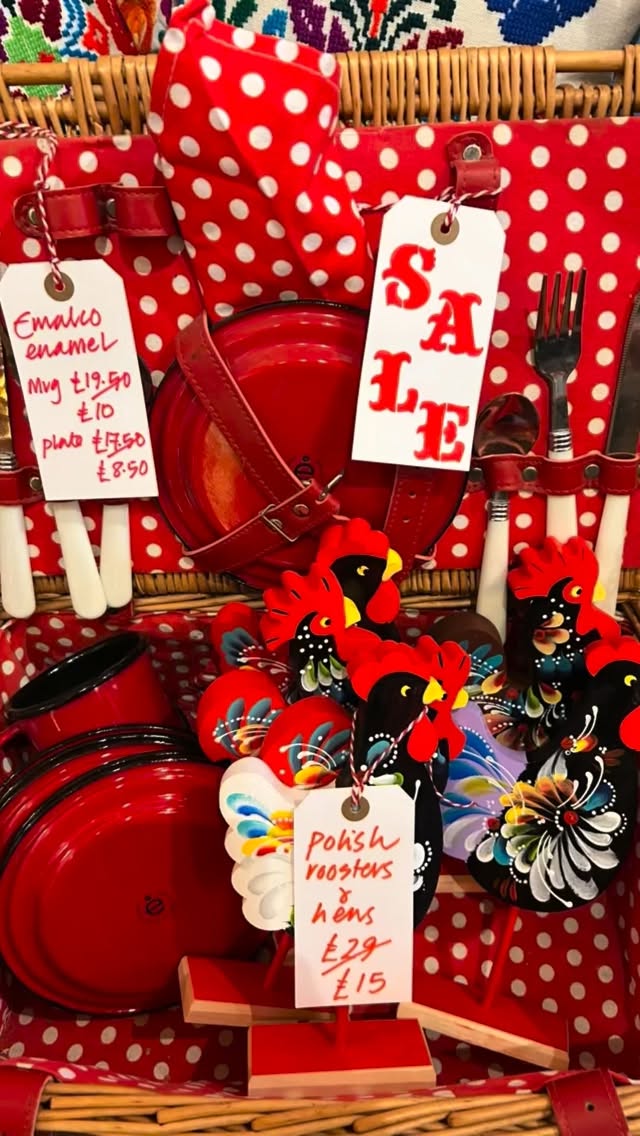 Roll up, roll up and get your last few jolly bargains in the FuzzypegFolk Bungay shop and online - link to sale page in bio.
Last day to scoop them up will be this Saturday 31st Jan.
Then it’ll be time to make way for some new folk and perhaps get a little loved up ♥️💙💜💚🧡🩵
#lastdaysofsale #bungay #bungayshops