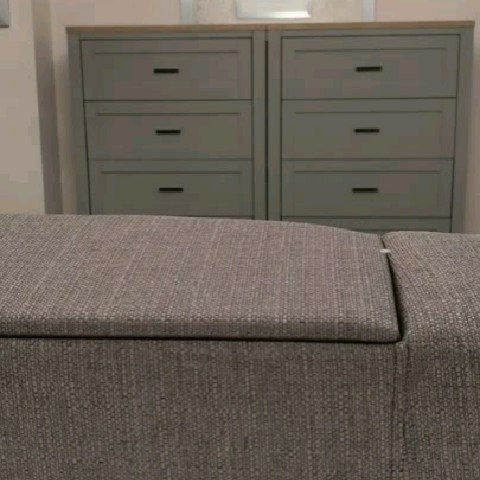 Check out this ultimate 'Netfix and Chill' setup! Pop up TV by 'Montero' 🎥🍿
.
Palmerston shaker style chest of drawers by 'Ameriwood'
.
.
.
#tvinbed #netflixandchill #handymanliverpool #handymanmanchester