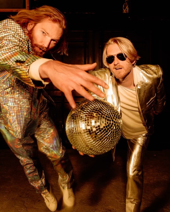 🔊🔉8-10 pm tonight @zwartecross I'm closing Gaycafe The Kast as my alter ego Goudsmit together with my good friend Goudlokje✨🪩