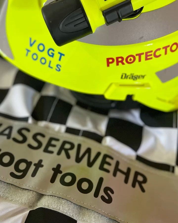 Bereit für den Einsatz 👍🏼 #Wasserwehr
.
vogt tools - dein Partner für den mobilen und schnellen Hochwasserschutz in der Schweiz 🇨🇭
.
#hochwasser #hochwasserschutz #floodchameleon #logo #flood #starkregen #innovativ #naturgefahren #versicherung #vorsorge #feuerwehr #pompier #wassersperre #wasser #firefighter #vogttools #schweiz #bern #schutz #news #patch #beprepared #oberflächenabfluss #idea #reality
