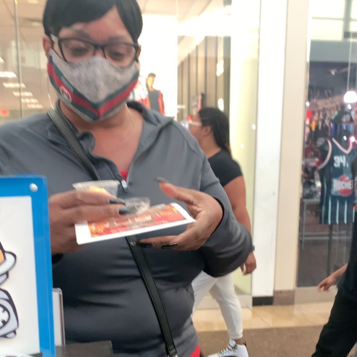 Customers reactions!! It’s a go!!! Thank you Lord for gifted hands. My advertising is tasting!!! Thanks so much for your support!! #buythepoundkakes #popupshop