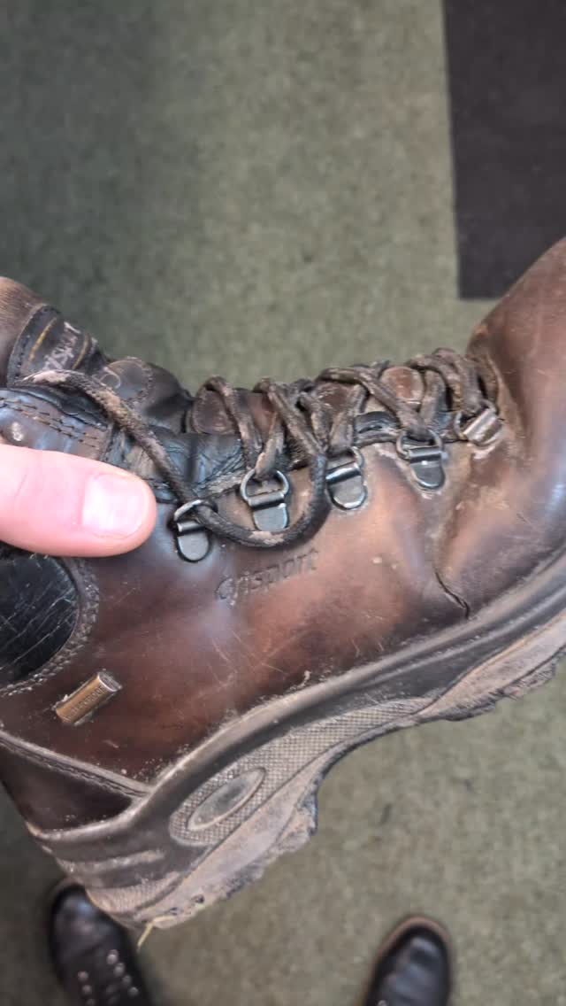 A pair of Grisport Fuses fitted with a new Vibram unit from earlier this week
#vibramrepair #grisport #bootrepair #cobbler #vibramsoles