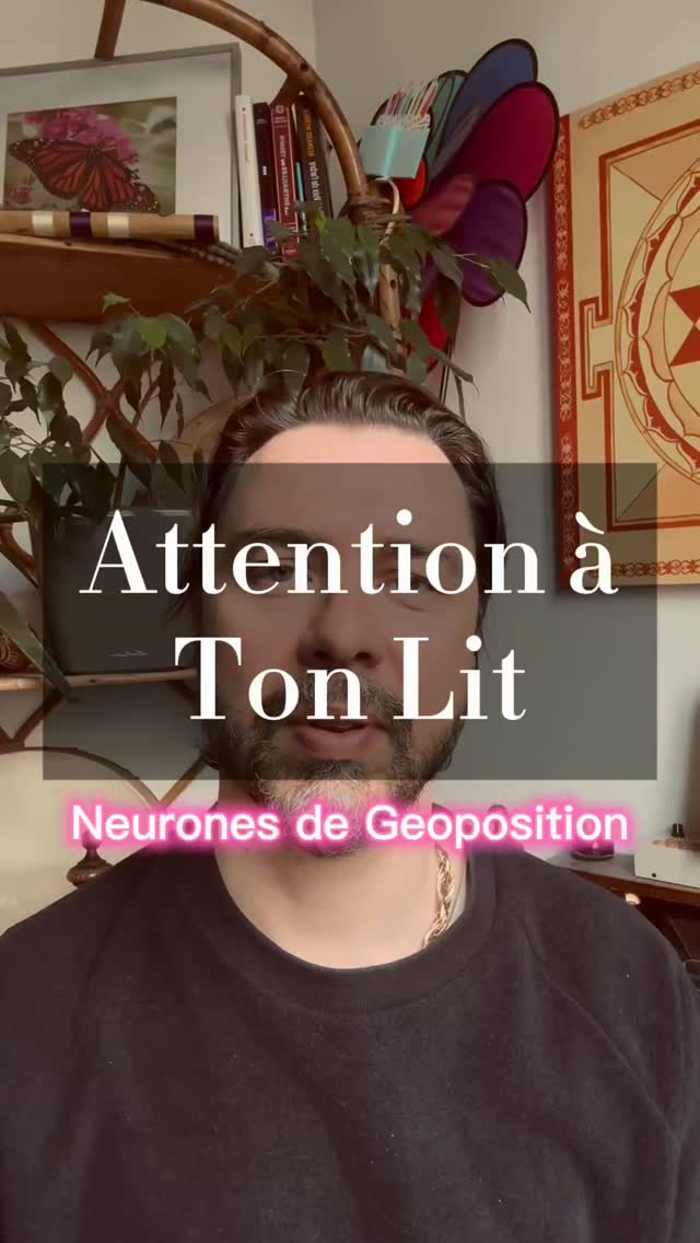 Idéalement, un lieu = un état émotionnel adapté à ce lieu… sinon ça crée du brouillage neuronal, et par exemple si on parle de la chambre à coucher, ça peut perturber le sommeil. Aujourd’hui on parles des neurones de géoposition ou cellules de lieu.
Tu connaissais ? :)