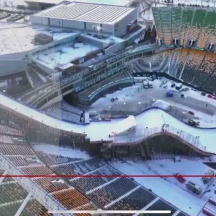 @fissnowboard Worldcup Edmonton/Canada 🇨🇦 @valentinoguseli @midge_riding @anika2221 Team Australia 🇦🇺