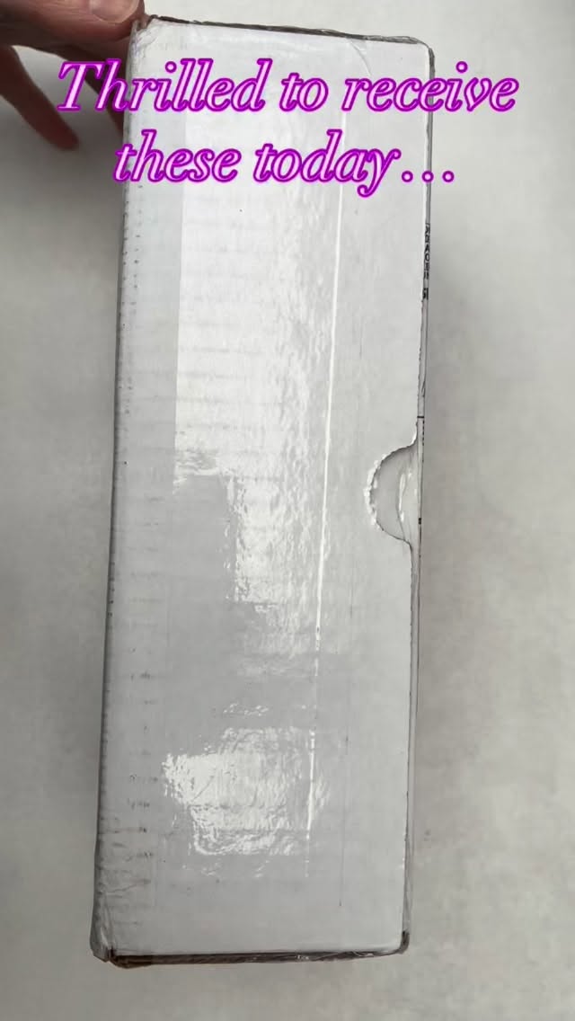 This new PM6 material from @carolinapencompany is like PM1 BUT BETTER. It’s got all the beauty and fun of PM1 but now includes lots of holographic sparkles too.
Get in touch (DM, email or fill in the commission request form on my website) to reserve yours.
#blackrobinpens #brooksblanks #primarymanipulation #penmaker #fountainpen