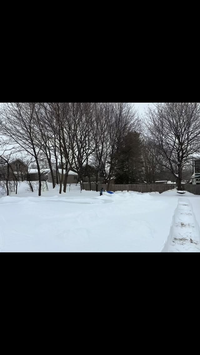 Wow—what a snowfall! ❄️ We hope everyone is staying warm and safe after the storms.
With all the snowy weather this season, our Sunrise community has enjoyed some winter fun with family and friends—baking, exercising, shoveling, sledding, and even skiing and snowboarding together! ⛷️🏂
With more snow expected next week, wishing everyone safe and fun winter days ahead 🤍
#sunrisemontessorinatick #snowdays #sunrisecommunity #winterfun #staywarm