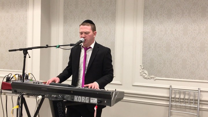 ***⬅️ SWIPE LEFT*** #SecondDance #BarMitzvah #MazelTov
•
•
•
#JewishMusic #OneManBand #Jewish #Simcha #OnlySimchas #DJ #Pa3X #Techno #QSC #Allen&Heath #Shure #LagBomer #Weddings #Events #Frum #Heimish #BarMitzvah #BatMitzvah #SimchaSpot #YeshivaWorld #Matzav
