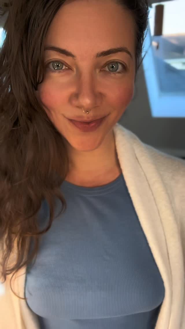 So get this: calves are tender. Nerve rich sensitivity that can make the leg kick involuntarily and add a bit of spice when getting tattooed.
This beauty and I have been working together for years and found our groove, but our last session blew my mind.
She came in right after acupuncture. It was a completely different experience. Pain volume was turned down from an 8 to a 2. No jumps, kicks or yelps. Serene, calm, enjoyable.
I am not surprised in the least, acupuncture has helped me through a ton of pain when I was struggling with a decade long chronic condition.
But to see it reduce my client’s pain so much was such a gift. I’ve heard of cases where acupuncture was used as the only pain relief during open heart surgery ~ it’s wild how magic it can be ✨
Pain isn’t just in the tissue, it’s in the signal. Acupuncture helps rewire that signal, turning down intensity and restoring our ability to be with what is.
So what do you think, would you get a couple extra needles before your next session? 🪡