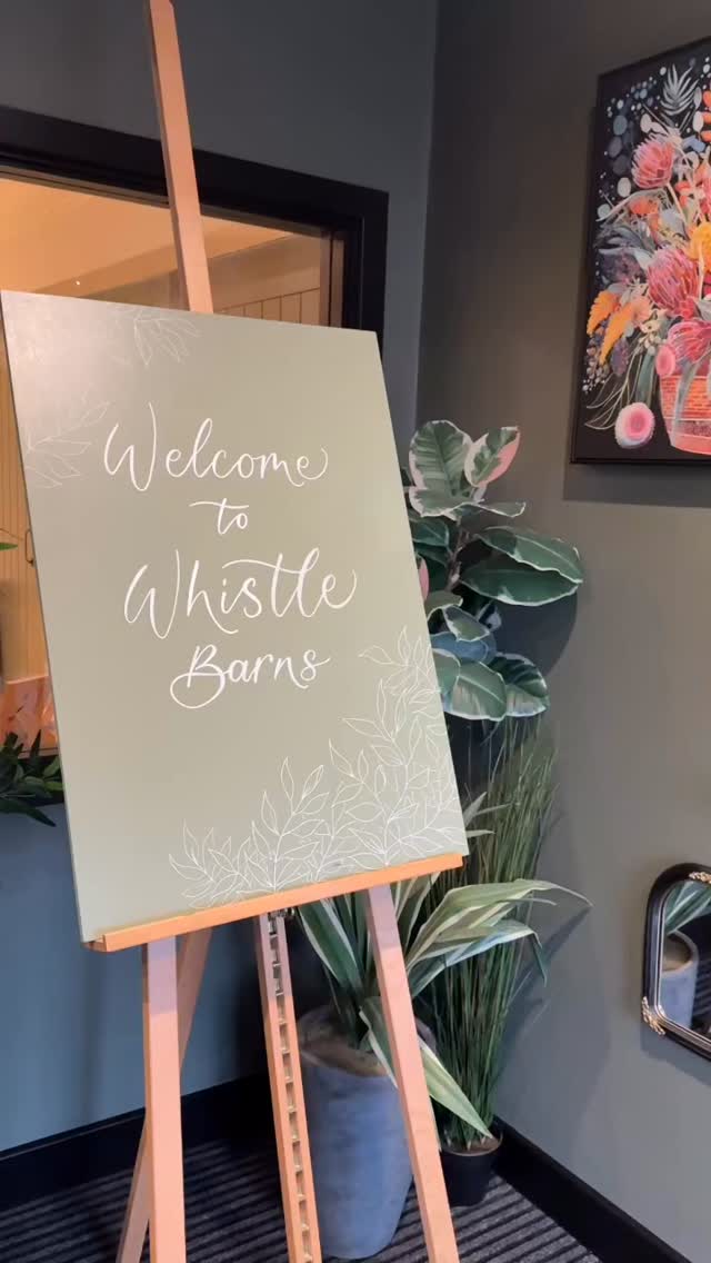 Postcards from N & J at the new (and beautiful) @whistlebarnsvenue โค๏ธ our first time playing here and itโs absolutely lovely! @nicolleabetts
#whistlebarns #acousticduo #derbyweddings #drinksreception