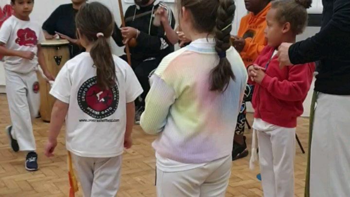 Great energy in our kids roda...what a perfect way to start the weekend!!
#capoeirakids #capoeirauk #capoeirasheffield #kidsmartialarts #youngcapoeirista #enjoymovement
