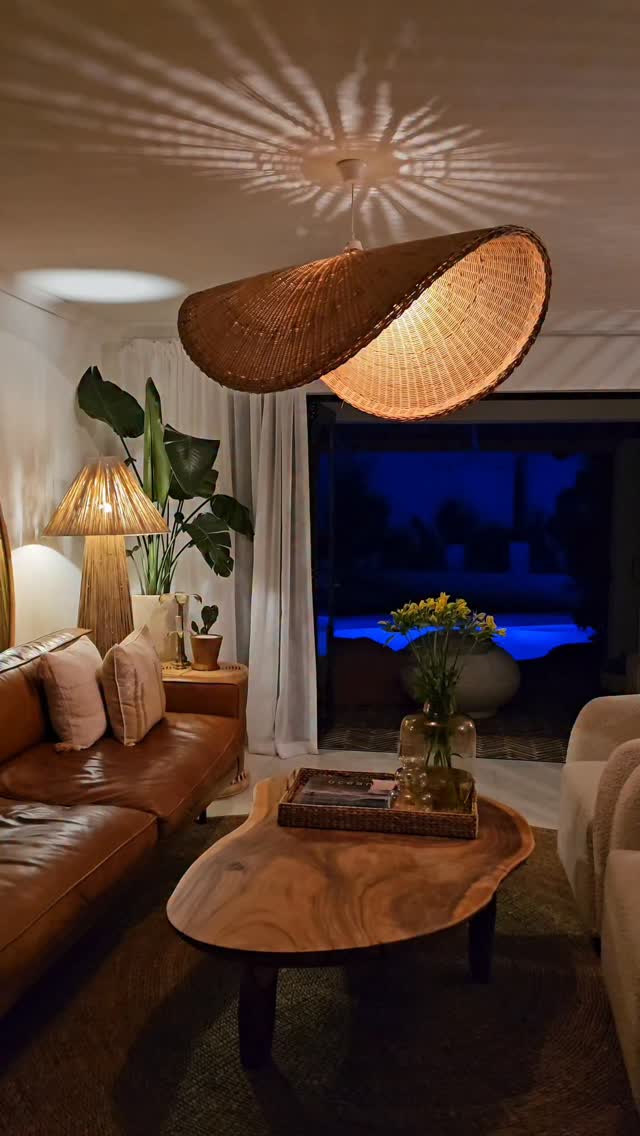 Everything you see in this video is available to shop online from our ready made, in-stock collection, or in store. Same or next day nationwide shipping available. ⚡️
www.eightdegreessouth.com
meg@eightdegreessouth.com
Call or WhatsApp +27 66 164 2564
#lightingstore #pendant #rattan #interiorlighting #rattanpendant