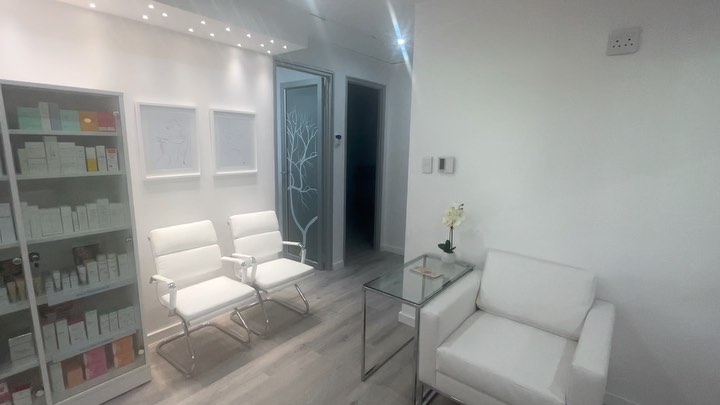 Welcome to our new refurbished and renovated home 🏡
We have partnered with @nuskinnovation_capetown an aesthetic laser clinic.
We are back to normal scheduling, which means we have more available slots open.
Contact us directly (details in bio) or visit our website to make a booking
#vandawaterfront #capetown #physiotherapy #sportsmassage #aesthetics #capetowmaesthetics
@ken_the_physio @maxlinley @j.way7