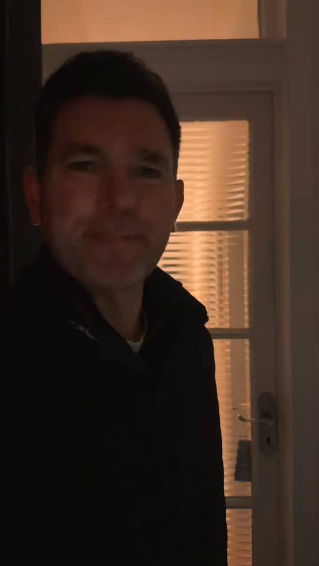 A quick hop from home to Abu Dhabi’s Stadium Court ready for the Mubadala Abu Dhabi Open.
I love the travel aspect of my job. Watched the ‘Endurance’ documentary on board. My journey not quite Antarctica but it never gets old seeing the world whilst being a part of its amazing sports events.
#SportsPresenter #EventHost #LiveSport #BroadcastLife #SportsIndustry