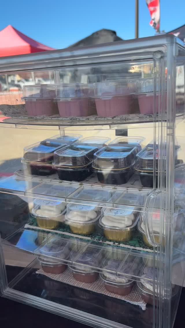 I’m at bass pro in league city til 2pm today #minicake #cakepops