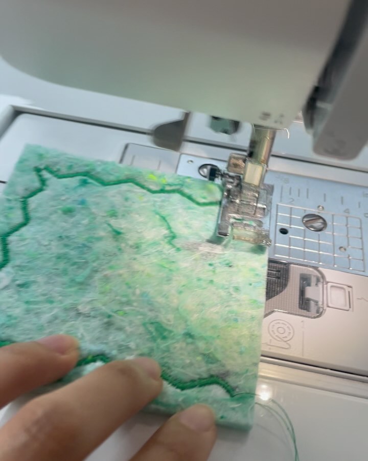 Portabasos artesanal creado con nuestro #fieltrotex
#portabasos #posabasos #fieltroartesanal #fieltro #fieltroscolombia