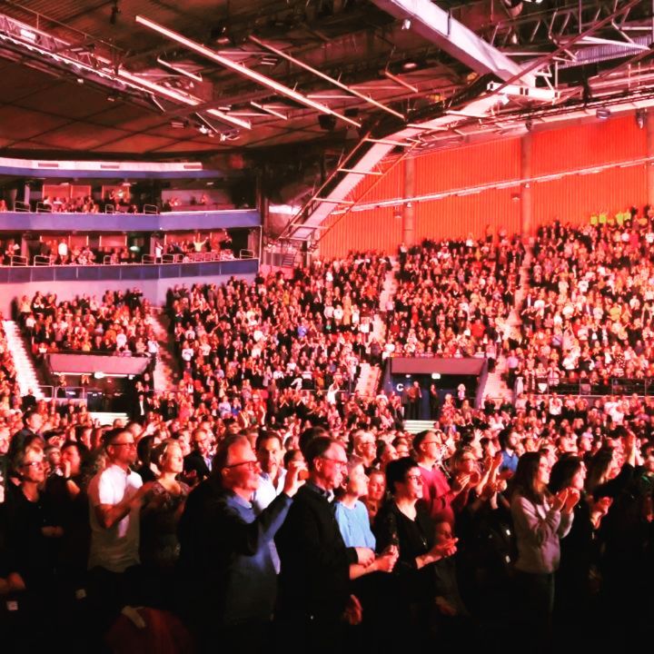 TB till för ett par veckor sedan när vi gjorde PA på GES konserter i Scandinavium!
28 MLA (main)
2 MLD (main)
24 MLA (outfill)
2 MLD (outfill)
32 MLAc (delay)
10 DD12 (frontfill)
18 MLX
#wssab @krall_entertainment @ges.se @martinaudio