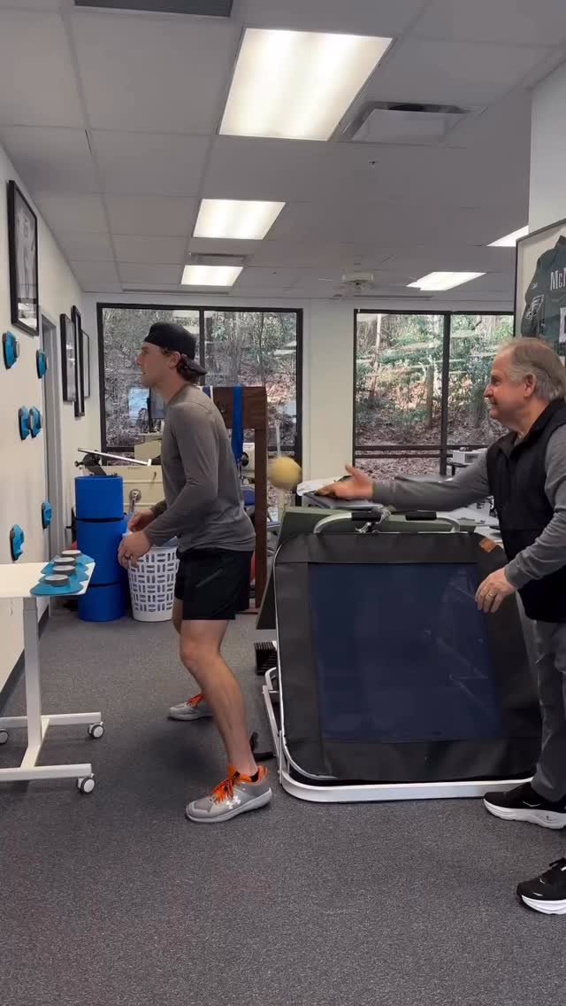 🚀 Padel meets technologie
Dit jaar gaan we bij Padel2Move nóg meer gebruikmaken van slimme technologie op de baan.
In deze video zie je BlazePod in actie 🔥
Waarom dit zo goed werkt?
🔹 Verbetert hand-oogcoördinatie
🔹 Triggert snellere reflexen
🔹 Verhoogt reactiesnelheid & focus
🔹 Perfect toepasbaar binnen padeltraining
Of je nu werkt aan je volley, netspel of snelheid in de rally — dit is trainen op een hoger niveau.
Slimmer. Sneller. Effectiever.
Your Game, Your Move.
#Padel2Move #PadelTraining #Innovatie #BlazePod #ReflexTraining HandOogCoordinatie PadelLife TrainSmart