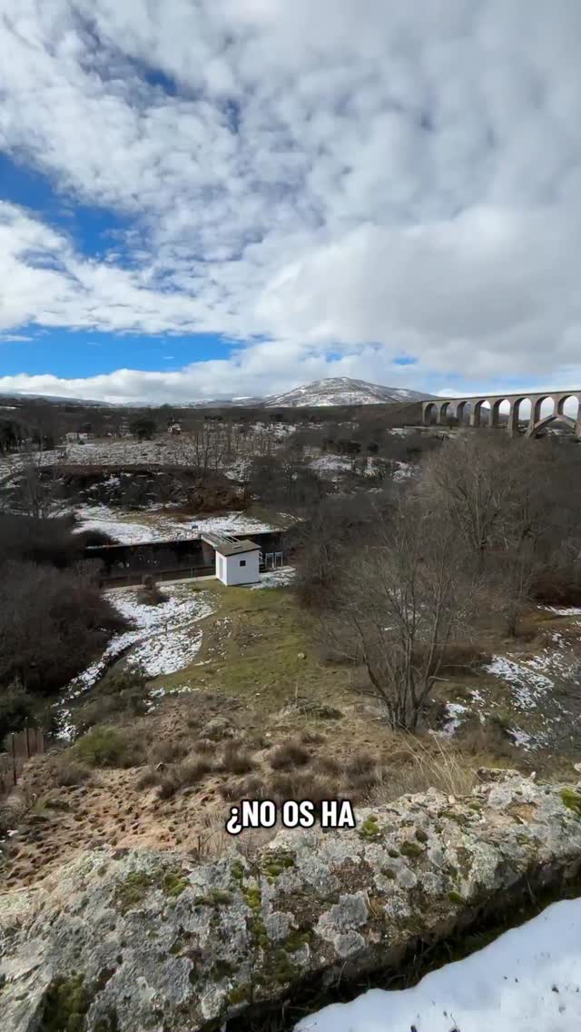 En este vídeo te explico cómo medir correctamente tus fotografías.
Es bastante habitual que, cuando hacemos fotos, al llegar a casa y descargarlas en el ordenador, nos encontremos con imágenes subexpuestas o sobreexpuestas.
Aquí te muestro una forma muy eficaz de medir bien la luz utilizando cartas de referencia. En este caso, uso una carta blanca, orientada hacia la cámara, y trabajo con el modo de medición de luz puntual.
Haciendo coincidir el centro de la imagen con la carta, ajustamos los parámetros de disparo hasta que el exposímetro marque +2. De esta manera conseguimos una representación mucho más fiel del espacio que estamos fotografiando.
Además, este método se puede complementar perfectamente con la lectura del histograma, para comprobar cómo se distribuyen los tonos en la imagen.
#tipsdefotografia #clasesdefotografia #fotoscreativas #tutorialfotografia #fotografia