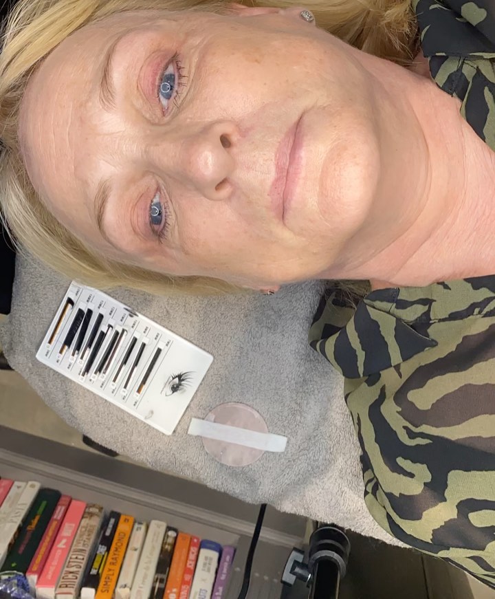 A Classic set done by Hayley longest length 12 and CC curl. #lashes #classic #hybrid #russian #lovelashes #lashtech