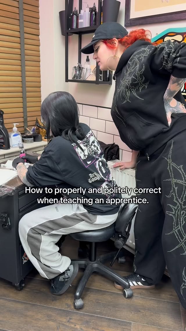 No apprentice was hurt in the making of this, it’s just really good acting by @mollieruck and @coshtattoos 🫶🏻
#apprentices #tattoo #tat #kingstonuponthames #tattoostudio