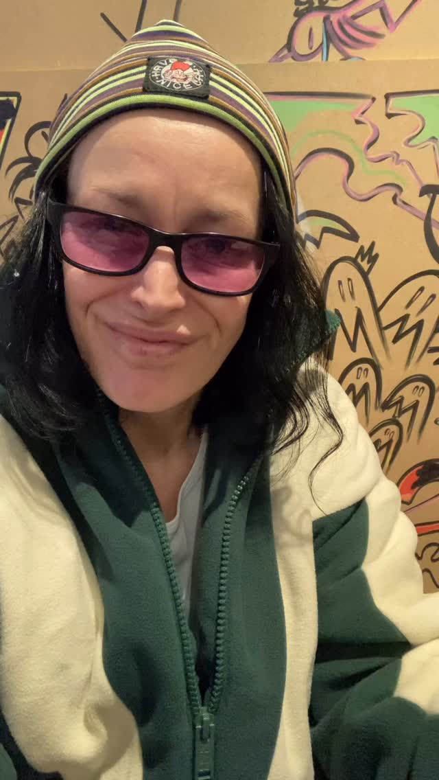 Coffee Time with an AWESOME new Mug from @haveaniceday.london ❤️🤟
I LOVE it SO MUCH!
Shurl The Curl! 90’s Retro Design
Have A Nice Day! 😝x
#artist #shurlthecurl #mug #haveaniceday