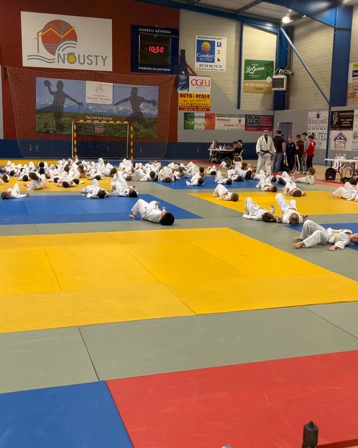Super inter-club à Soumoulou Samedi dernier 🔥🔥🔥
Un régale pour tous nos champions et un organisation au top 😎👌🤙🥰 un grand merci à Daniel et sa Team 🤩
#dojostmartinois
#photojudo
#judodebutant
#artmartiauxlandes
#century21bayonnenivadour
#judoorx #soumoulou