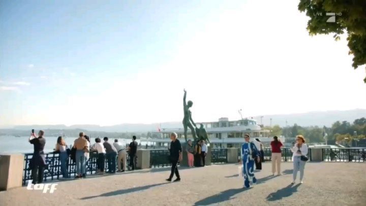 ✨ Wir freuen uns riesig, Euch mitzuteilen, dass unser Coiffeurunternehmen kürzlich in der Sendung Taff auf ProSieben vorgestellt wurde! ✨
Im Rahmen eines Städtereports über Zürich durften wir unser Geschäft und unsere Leidenschaft für Haarstyling einem breiten Publikum präsentieren. 📺💇♂️💇♀️
Swipe nach rechts, um einige Screenshots aus dem Beitrag zu sehen! Besonders stolz sind wir, dass wir durch unsere innovativen Coiffeur-Konzepte und unsere langjährige Präsenz am Bahnhof ausgewählt wurden – seit zwei Generationen betreiben wir erfolgreich Salons hier in Zürich. 🏙️✂️
Ein riesiges Dankeschön geht an unser grossartiges Team – ohne unsere Mitarbeiter wäre dieser Erfolg nicht möglich. Das Team sorgt täglich für zufriedene Kunden. 💫
#taff #prosieben #coiffeurzürich #zürich #haarstyling #erfolgsgeschichte #zürichhb #zürichhauptbahnhof #shopville #mccoiffurezürich #mccoiffurehb #mccoiffure #mccoiffureairport #andrejoe #andréjoe