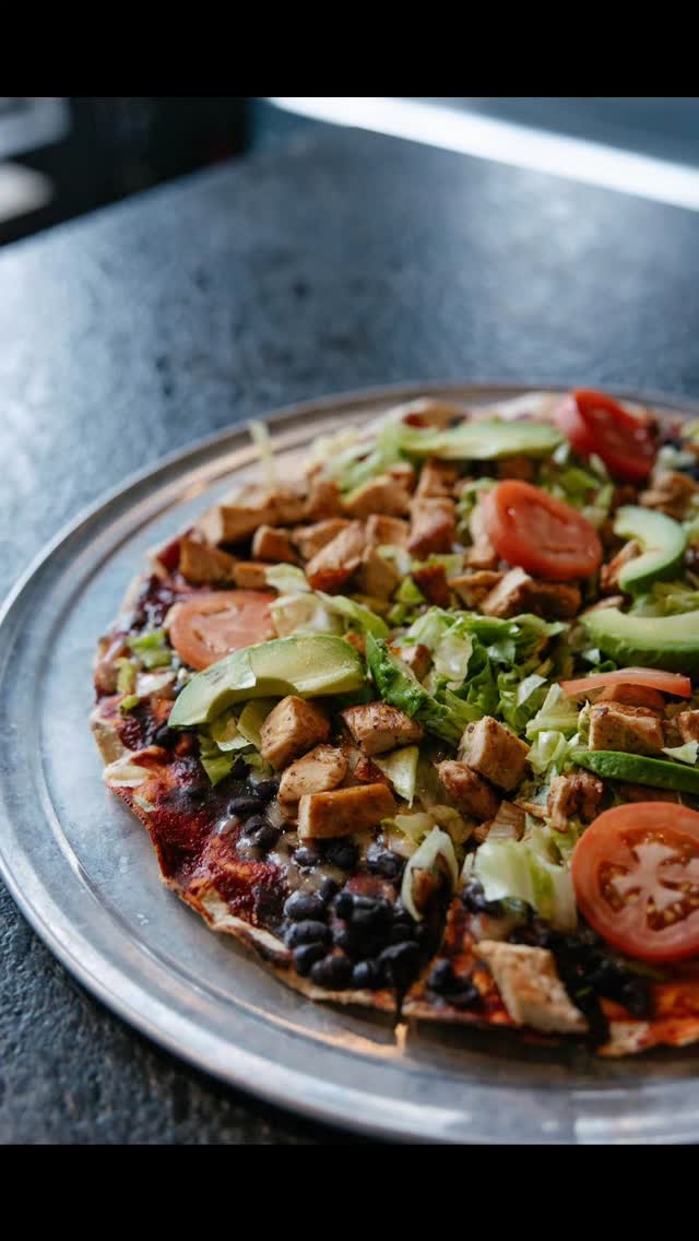 #Repost @hydebrewing
Experience a delightful fusion with our fresh veggie-topped pizza for a satisfying meal. 🍕 #HydeBrewing #AlpharettaEats #BreweryExperience #ComfortFood