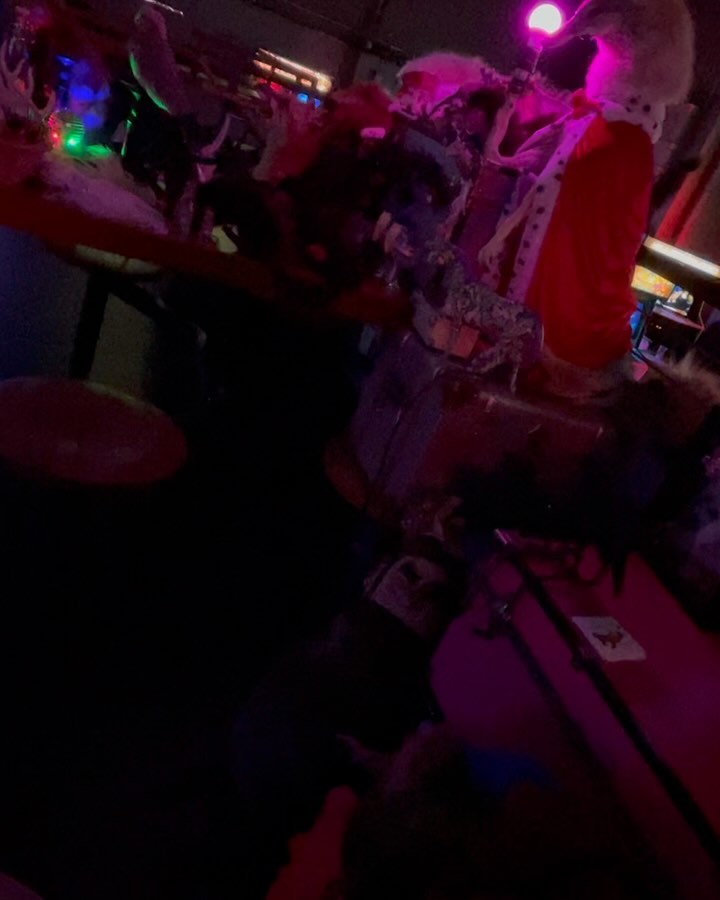 Chill little set up! I got new stuff never before seen and limited editions! Accessories to choose from! Gift baskets and more! I challenge yall to some skeeball!
#emporium #events #sf #sanfrancisco #arcade #free #nocover