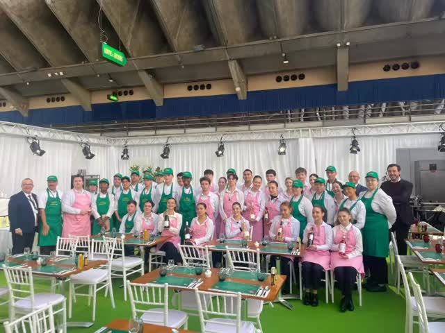 🍽️✨ La Table de Jeanne by Jacques Maximin ✨🍽️
À l’occasion du salon professionnel Agecotel, les élèves du lycée hôtelier de Nice tiennent le restaurant éphémère du salon :
👉 La Table de Jeanne by Jacques Maximin.
Une expérience culinaire unique, portée par le savoir-faire de nos élèves et équipes pédagogiques, sous l’inspiration du chef Jacques Maximin, figure emblématique de la gastronomie française.