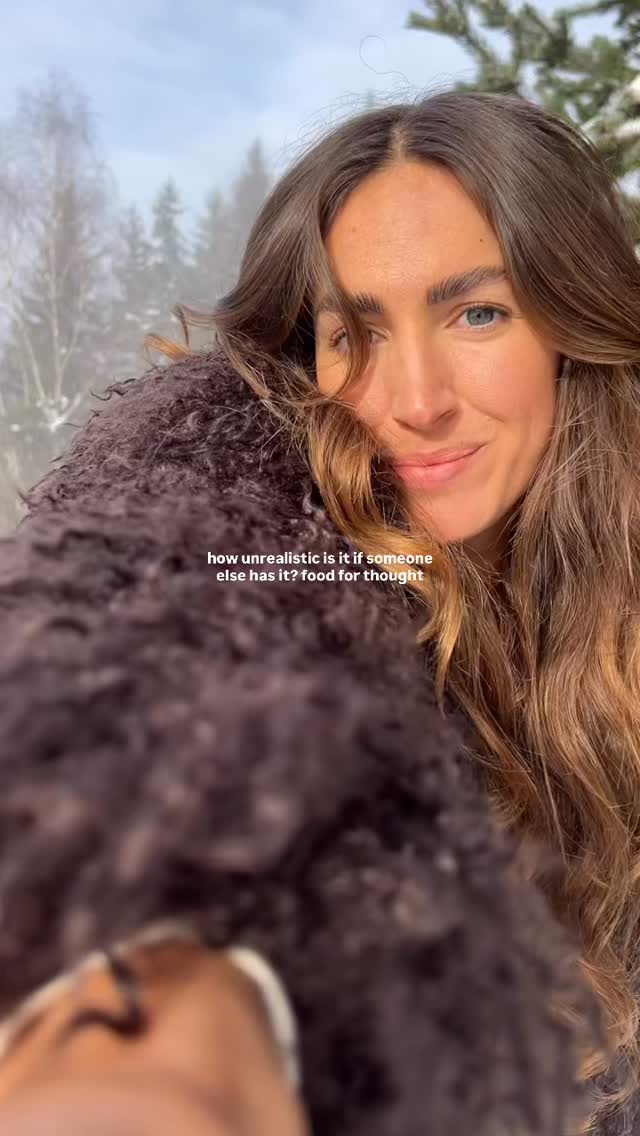 Try cause what if it works out?! ✨✨✨
This is me producing social ads for @Olaplex in the Alps. Little me would freak out that this is my life right now. Not gonna lie, content creation is still the biggest cheat code in life.🧚🏻
#foodforthought #2026mantra #dreamlife #pinterestgirl #snowoutfit