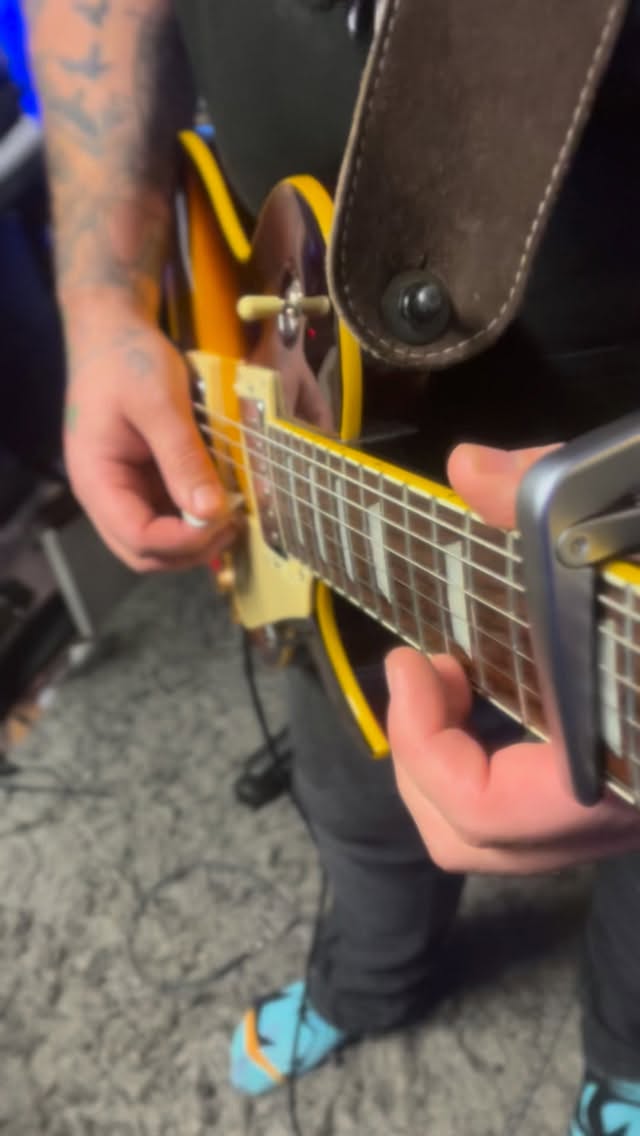 The intro from our new song Brother. It’s hypnotic!
@aria_guitars_uk @ariaguitars
#intro #guitar #brother #aria