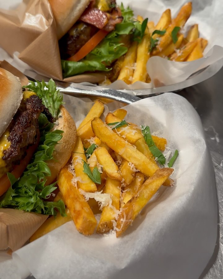 Missa inte att testa vår uppdaterade burgare! Mums 🍔🍻