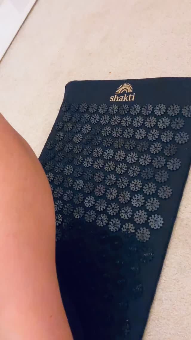 My love for acupressure and pressure point healing❤️🙏
I’ve been using the Shakti Mat daily for just over 1 year now and its one of the tools I use to ground and reconnect body, mind and soul - nothing complex about it! Sleep on it or stand on it for 5- 20mins! 👣 😴 ❤️
The first few seconds can feel intense—your body reacts, your mind resists… then the breath slows, the face softens, and your nervous system realises it’s safe. Deep calm follows. ✨
I love the Mat as it:
• Stimulates thousands of acupressure points
• Shifts the nervous system from stress → calm
• Releases tension in feet, back, shoulders & hips
• Boosts circulation & energy flow
• Supports deeper breathing, relaxation & sleep
Just a few minutes can reset your nervous system. Consistency is key—you’ll soon love how quickly it calms and restores you. ❤️
Order your Shakti Mat and more via Linktree Shakti Mat website above with
Code SHEETAL10 and RELAX at checkout for ~30% off!
Direct message me if you want to sample in my treatment room! The Shakti Mat awaits you! 😊
Love, Life, Happiness & Peace,
Sheetal x
#shaktimat #pressurepoints #satyasoul #relaxwithpressurepoints #shaktiwithinyourbodytoreset