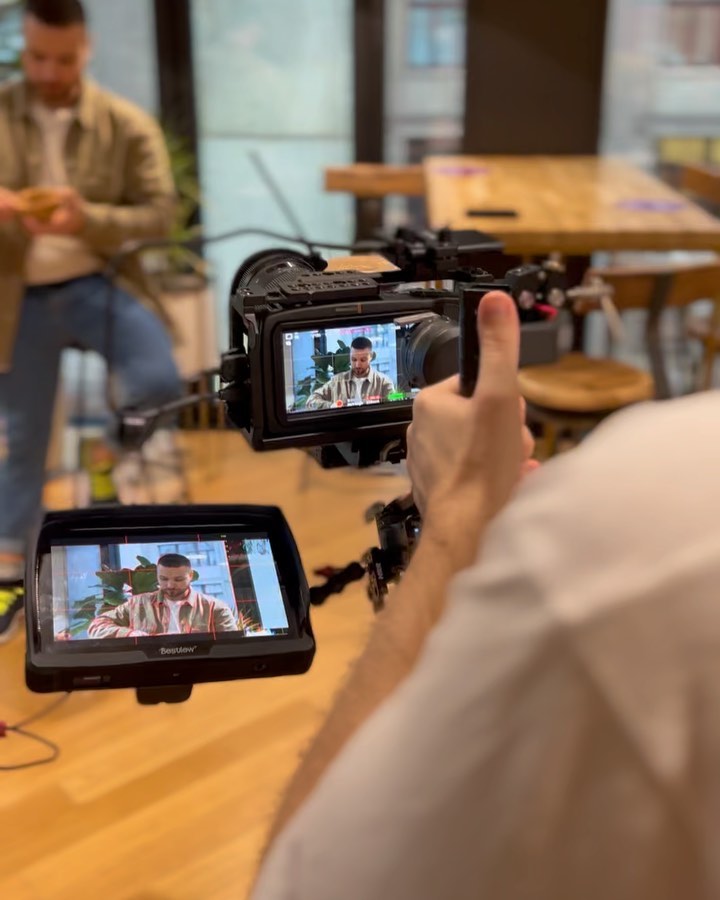 Czy moglibyście sobie wyobrazić że naczynia będą kiedyś jadalne? My właśnie skończyliśmy projekt dla @bread_pack, producenta wypiekanych opakowań, przy tym bardzo pysznych! 🥘🎬
#reklama #spotreklamowy #wspolpraca #filmowaniewarszawa #nagrywaniereklamy #filming #filmproduction #filmmaking