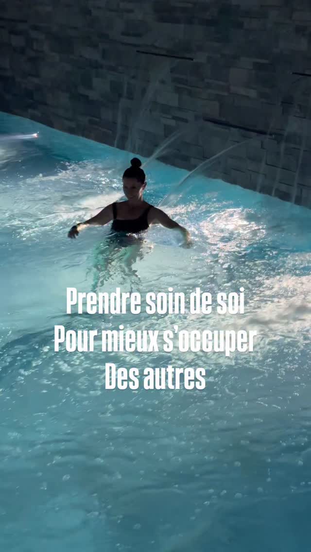 ✨ En 2026, j’ai pris une décision : m’occuper de moi. ✨
Je passe mes journées à prendre soin des maisons des autres.
Un peu de la mienne aussi…
Mais clairement pas assez de moi.
J’ai même failli appeler une home organiser pour ma propre maison 😅
(oui oui, la mise en abyme était proche).
Alors cette année, j’ai acté un truc essentiel :
👉 pour continuer à accompagner les autres correctement je dois être en forme, reposée, alignée, à l’écoute.
Prendre soin de soi, ce n’est pas un luxe.
C’est une nécessité.
Et si toi aussi tu gères la maison, le boulot, les enfants, la charge mentale (bref : tout 🙃)
rappelle-toi ceci :
💡 demander de l’aide, déléguer, s’alléger… c’est aussi prendre soin de soi.
Parce qu’à force de tout porter,
on finit par s’oublier.
Et quand on s’oublie trop longtemps…
on finit par péter un câble et ne plus être capable de s’occuper des autres 💛
✨ Et toi, c’est quand la dernière fois que tu as pensé à toi ?
Sandra
home organiser passionnée ❤️
#homeorganization #homeorganiserlyon