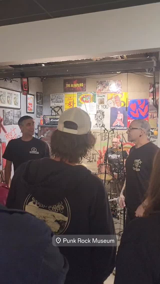 Another great story told by the @nofxcrewofficial at @thepunkrockmuseum !#mamaelephantaintplaying #nofx #fletcher #thepunkrockmuseum